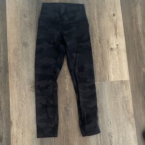 lululemon Align 25 inch leggings size 0
Color Heritage 365 Camo Deep Coal Multi
